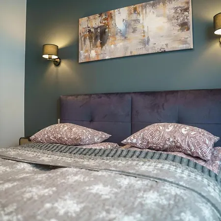 Bright And Charming- Golden Apartments- Center&s18 Apartment *