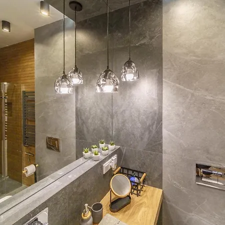 Bright And Charming- Golden Apartments- Center&s18 *