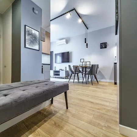 Bright And Charming- Golden Apartments- Center&s18 *