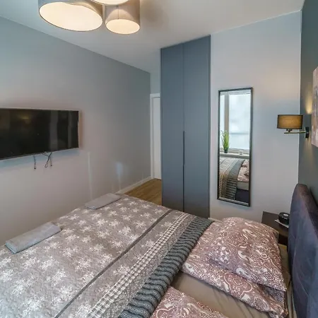Apartment Bright And Charming- Golden Apartments- Center&s18 *